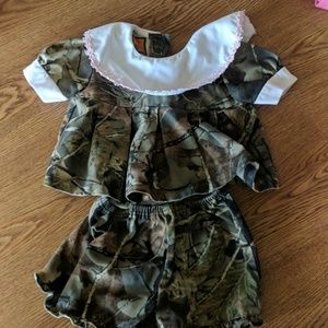 Girls camo set